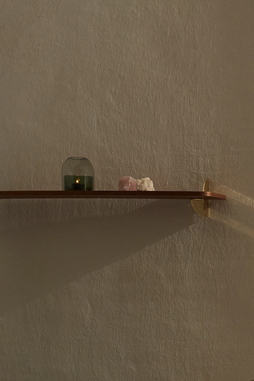 AYTM Aedes Hylde 80 Cm, Valnød/Guld 4 AYTM Aedes Hylde 80 Cm, Valnød/Guld - Billede 2