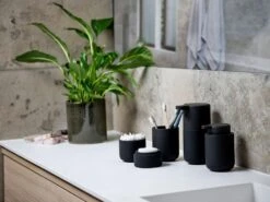 Zone Denmark Zone Ume Krukke M. Låg 10,3 Cm, Sort 8 Zone Denmark Zone Ume Krukke M. Låg 10,3 Cm, Sort -GEJST Butik 5722000157533 3