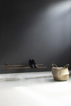 We Do Wood Skoreol 100 Cm, Røget Eg/Messing -GEJST Butik WeDoWood Lifestyle ShoeRack Large Smokedoak brass distance