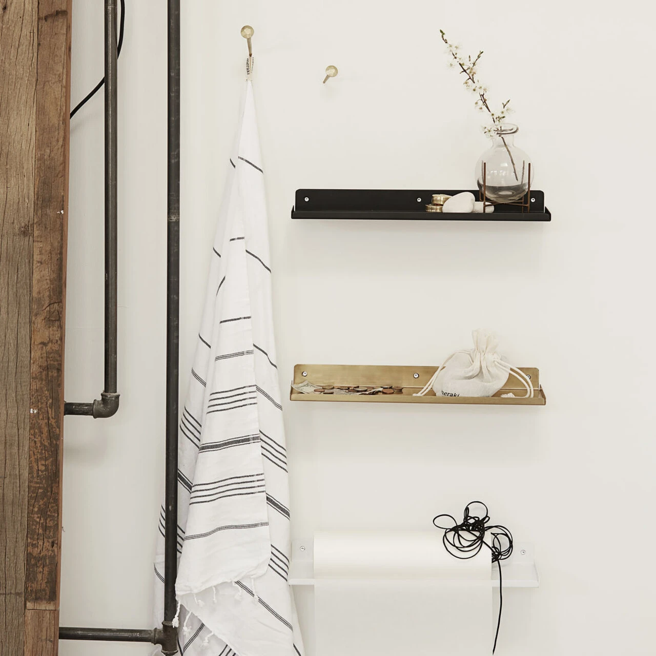 House Doctor Ledge Hylde 43x11,5 Cm, Messing 4 House Doctor Ledge Hylde 43x11,5 Cm, Messing - Billede 2